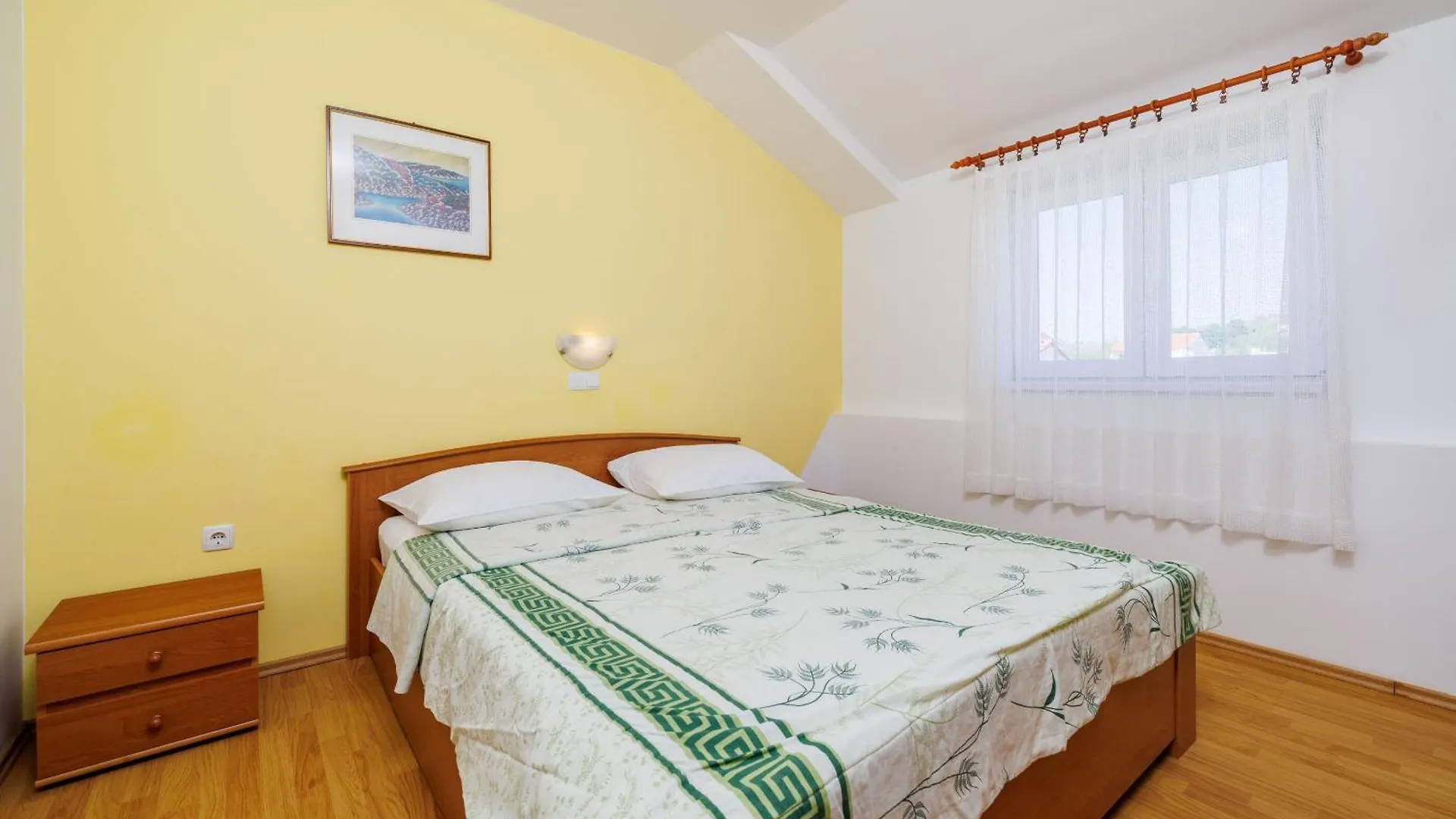 Apartments Ivan C Lopar
