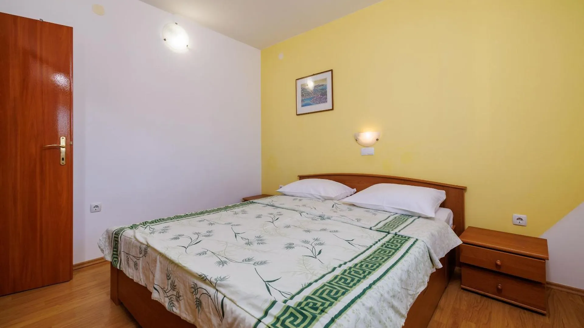 Apartments Ivan C Lopar