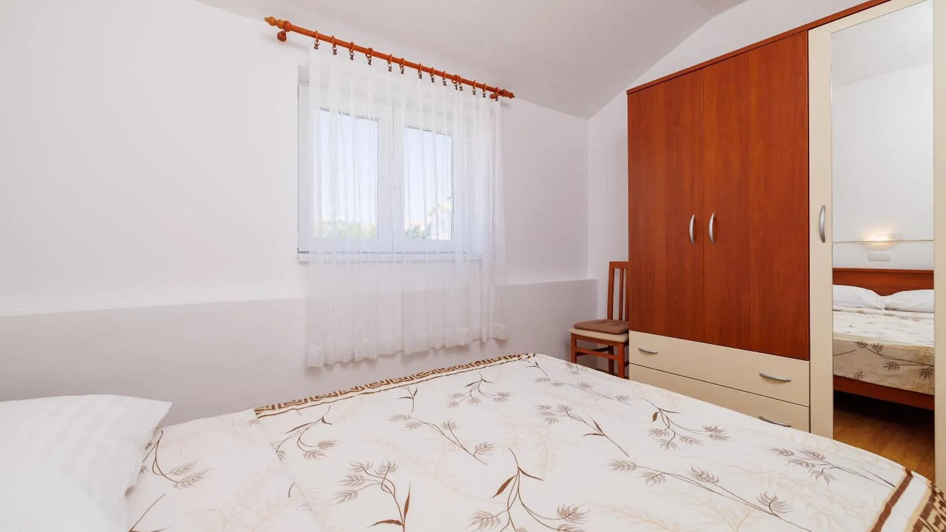 Apartments Ivan C Lopar