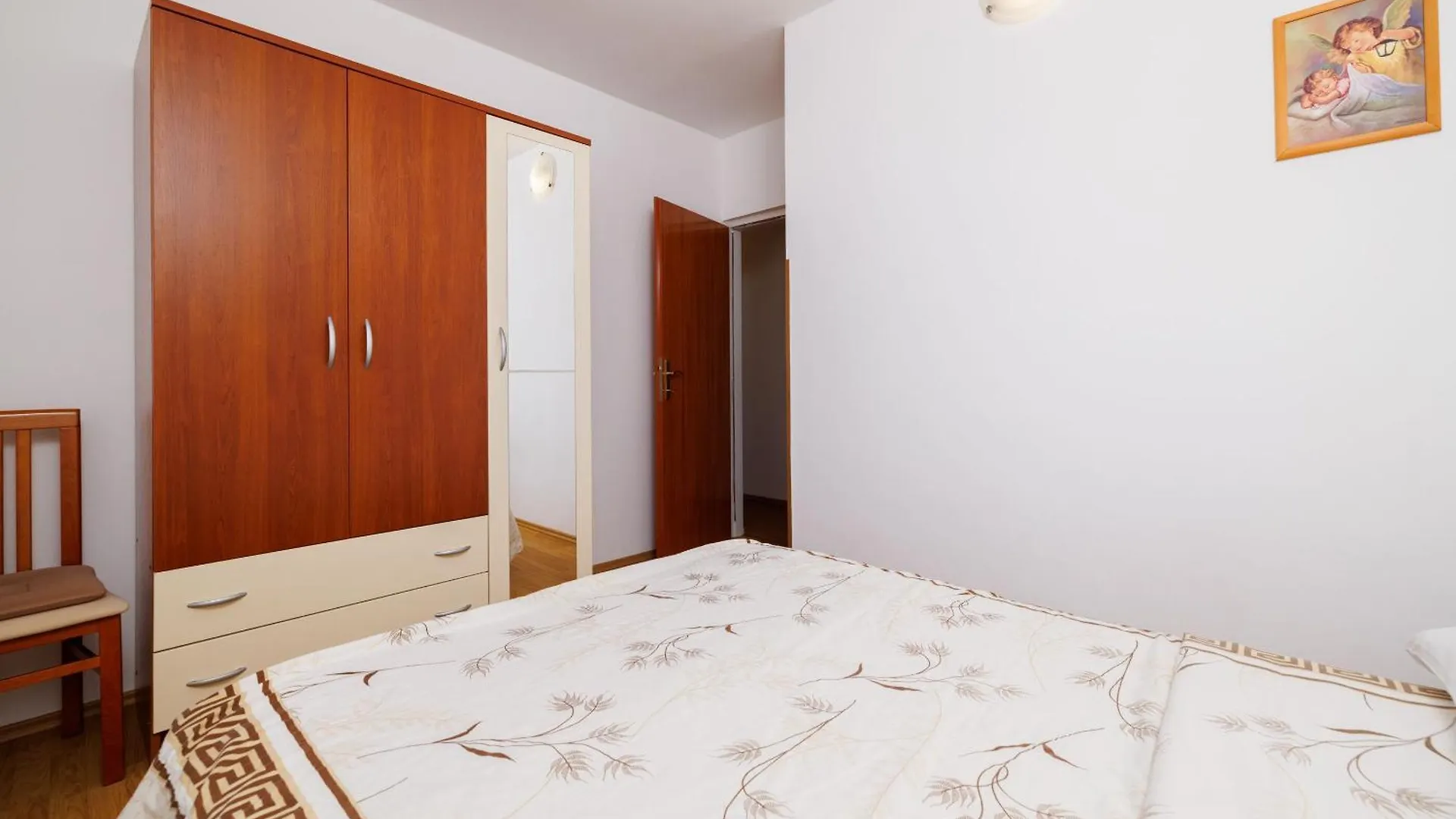Apartments Ivan C Lopar