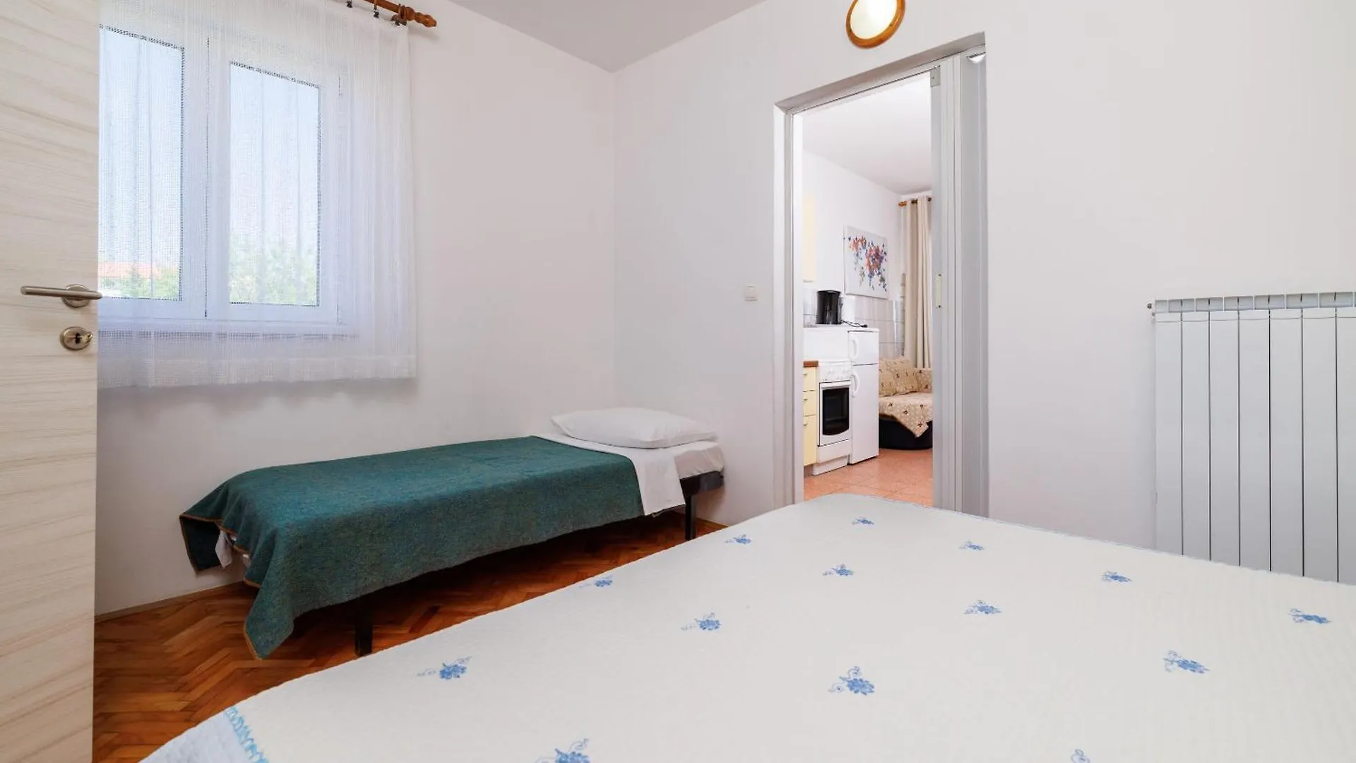 Apartments Ivan C Lopar