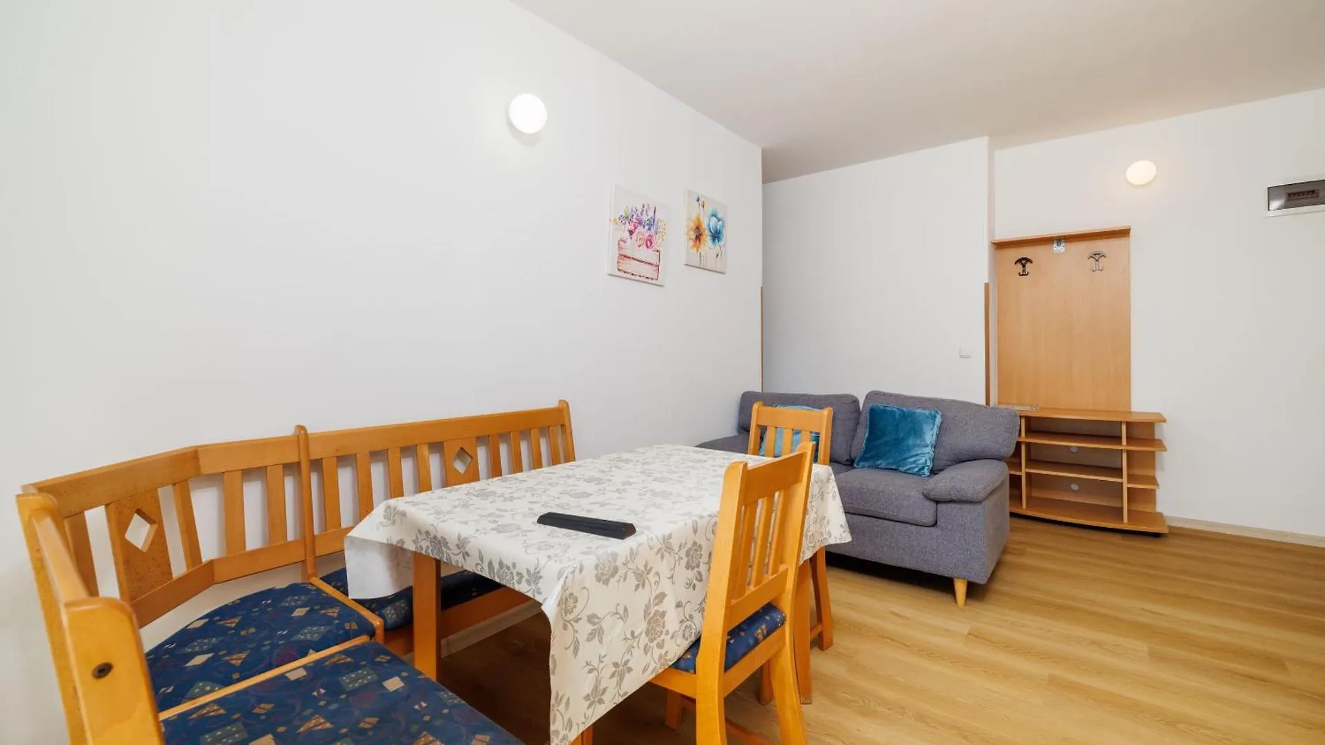 Apartments Ivan C Lopar