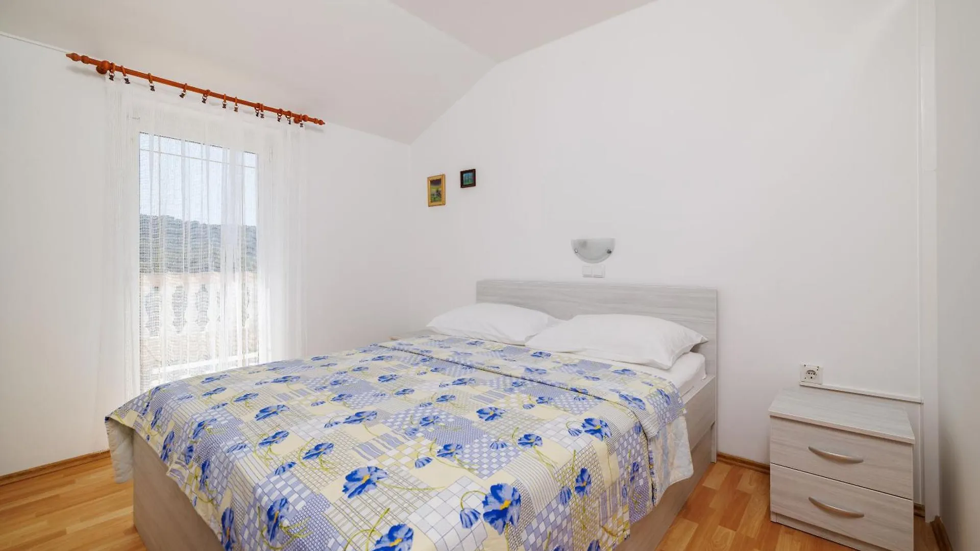 Apartments Ivan C Lopar