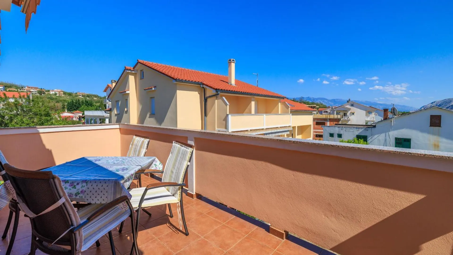Apartments Ivan C Lopar