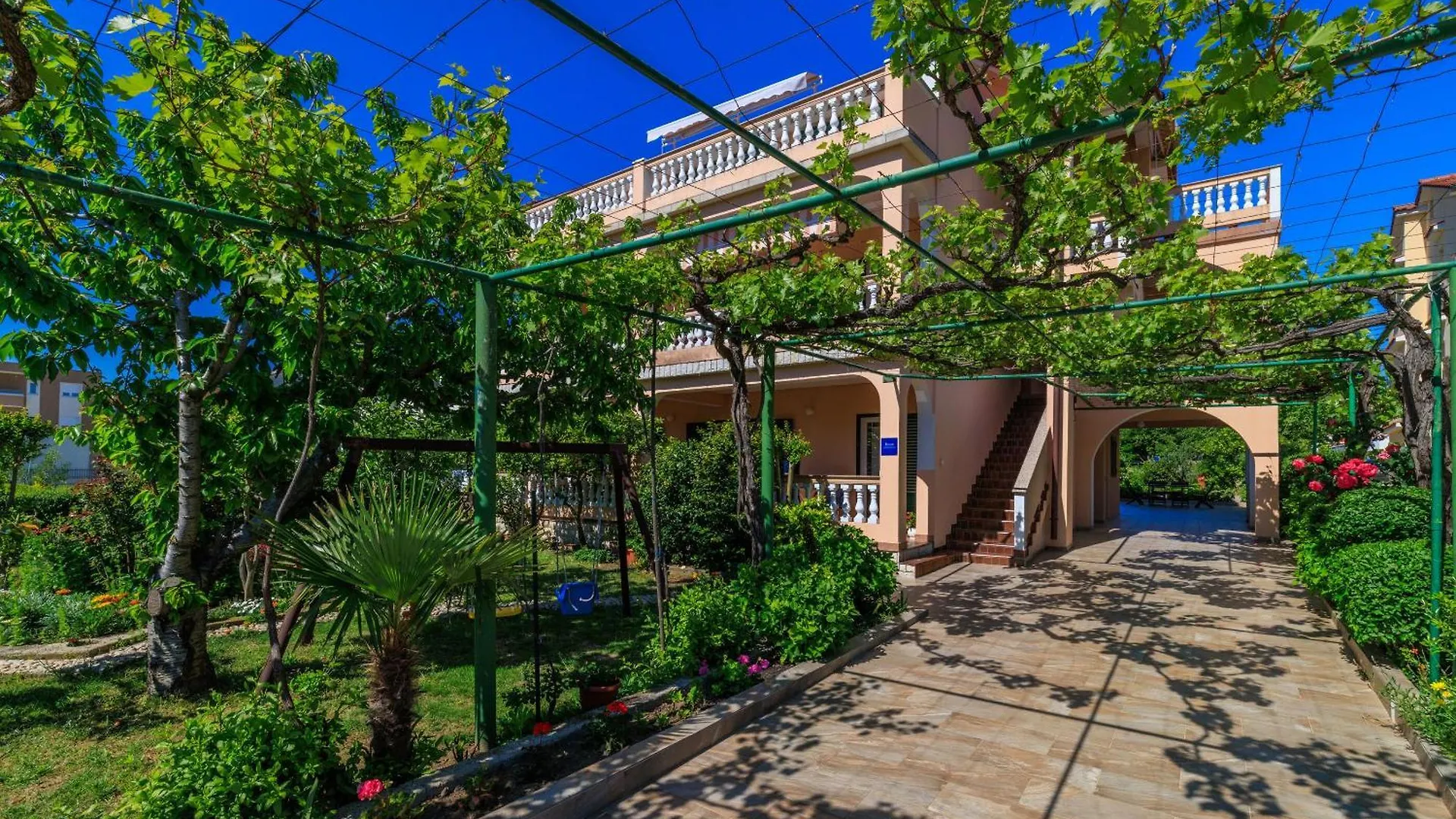 Apartments Ivan C Lopar 0*,