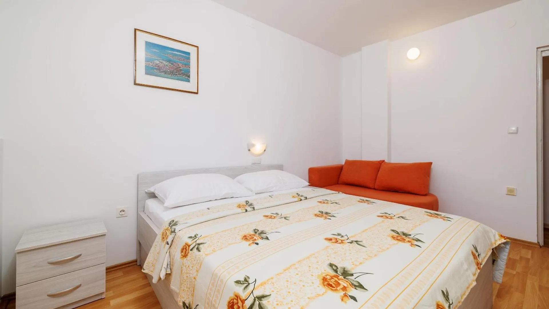 Apartments Ivan C Lopar